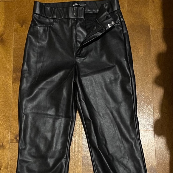 Pantalon Zara simili cuir noir - Picture 1 of 5